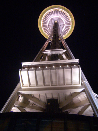 Space Needle bei Nacht Foto
