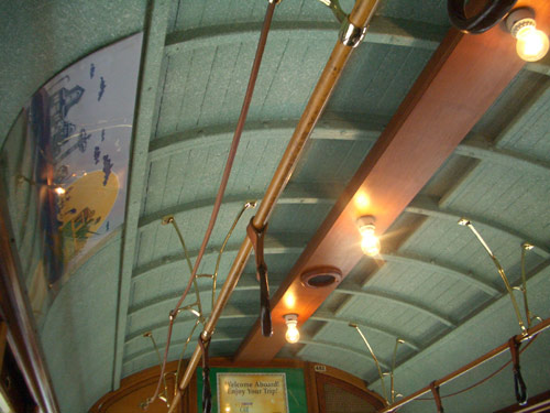 Straßenbahn am Wasser Foto