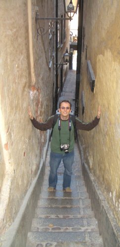 90 cm breite Gasse in Stockholm Foto